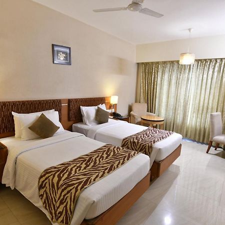 Pla Krishna Inn Tiruchirappalli Extérieur photo