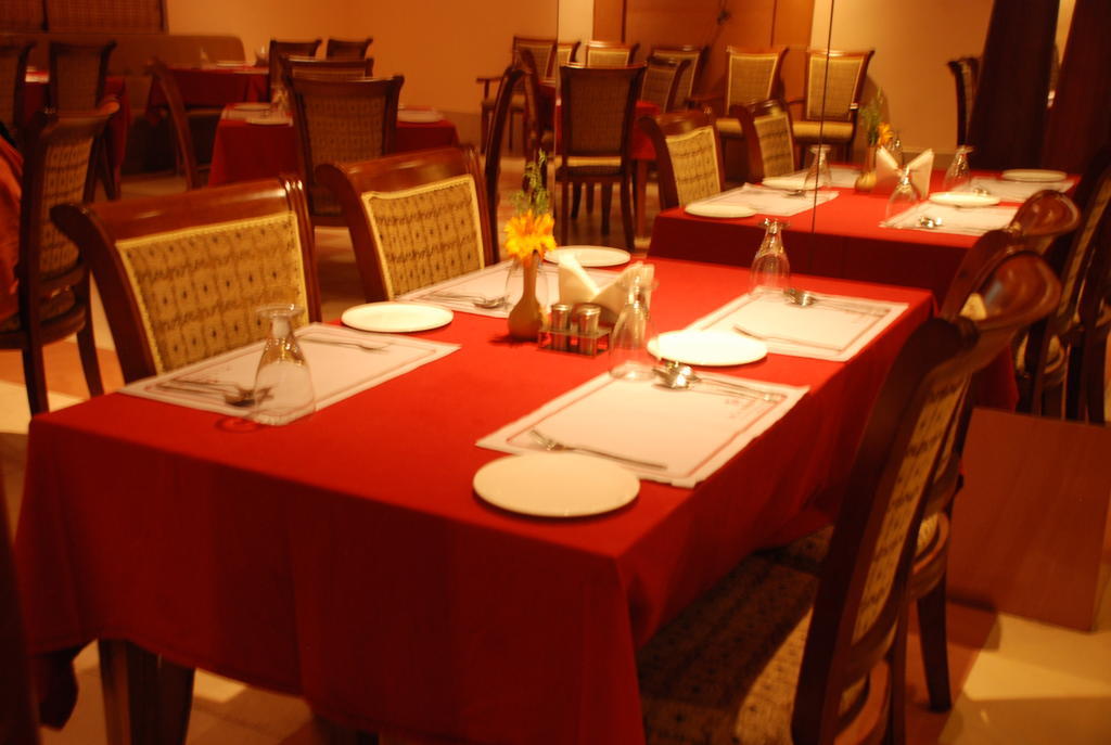 Pla Krishna Inn Tiruchirappalli Extérieur photo