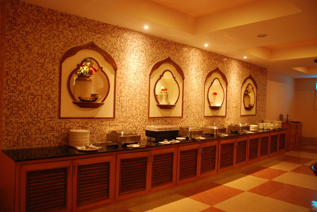 Pla Krishna Inn Tiruchirappalli Extérieur photo